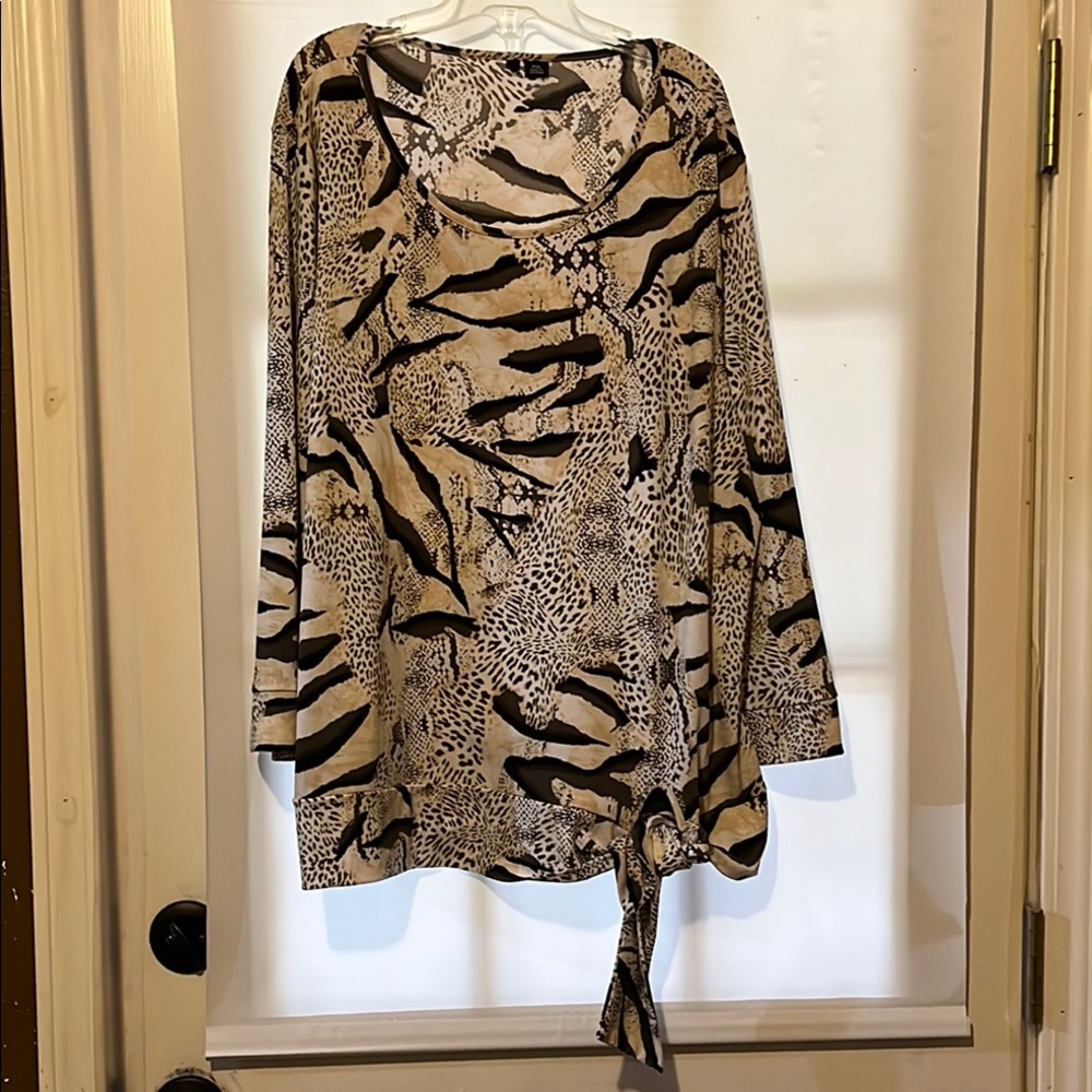 Tan Graphic Tie Front 3/4 Sleeve Blouse
